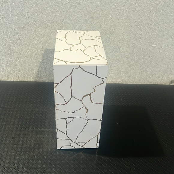 One authentic Yves Saint Laurent 2023 display retail box - Picture 4 of 7